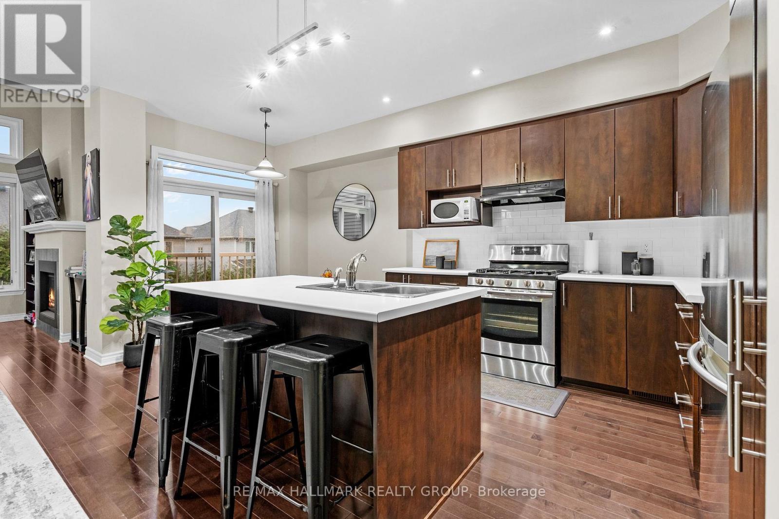 938 Fletcher Circle, Ottawa, ON - Indoor Photo Showing Kitchen With Stainless Steel Kitchen With Double Sink