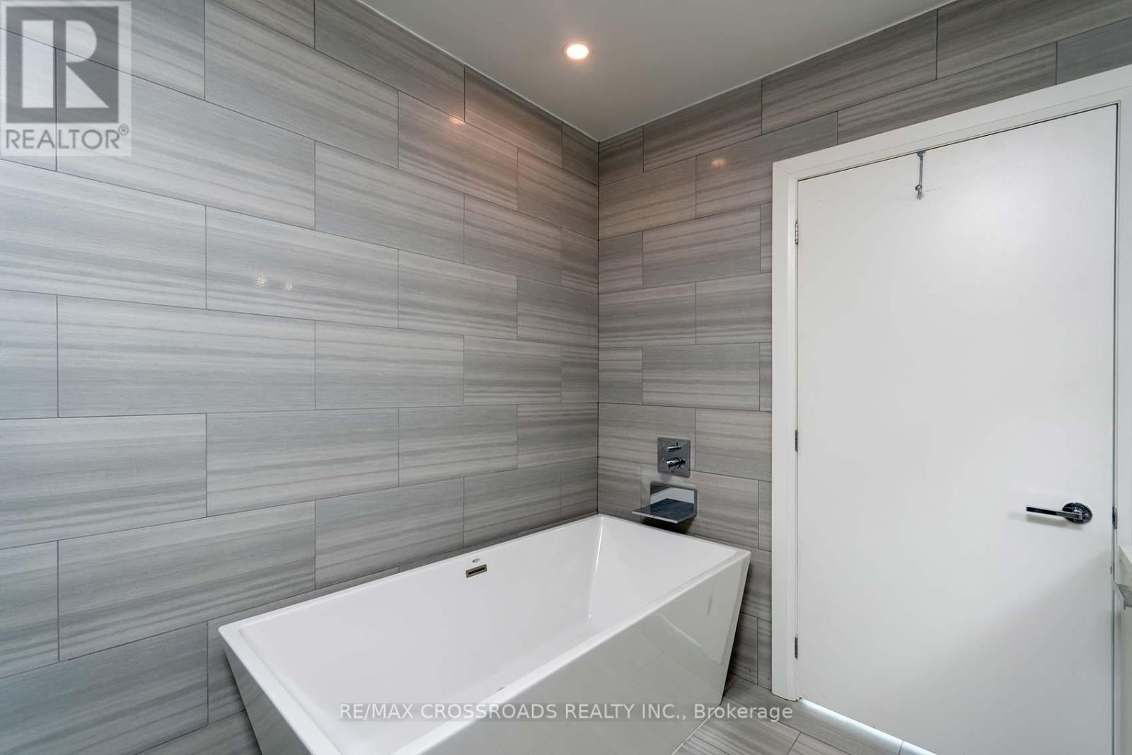 4401 - 224 King Street W, Toronto, ON - Indoor Photo Showing Bathroom