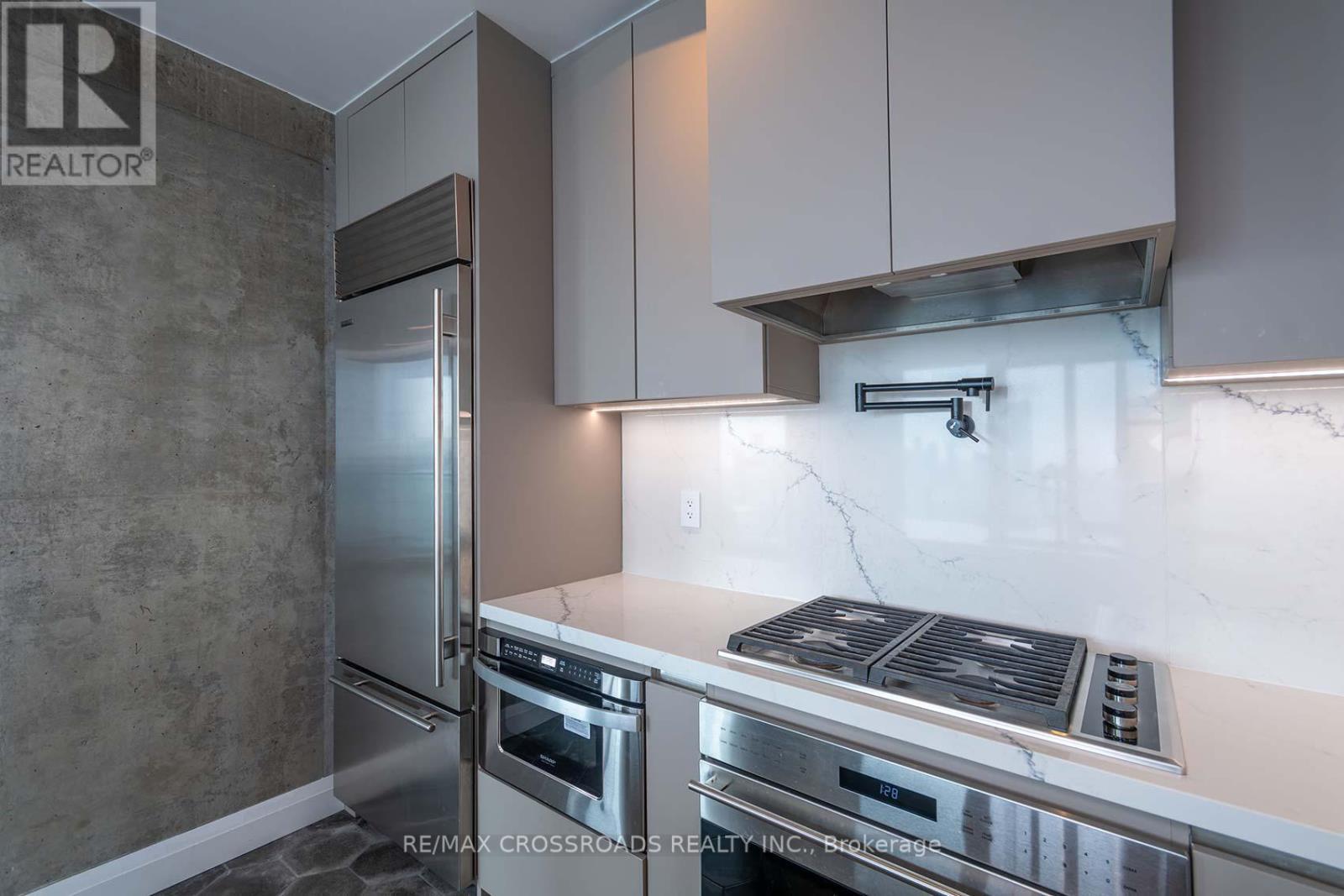 4401 - 224 King Street W, Toronto, ON - Indoor Photo Showing Kitchen