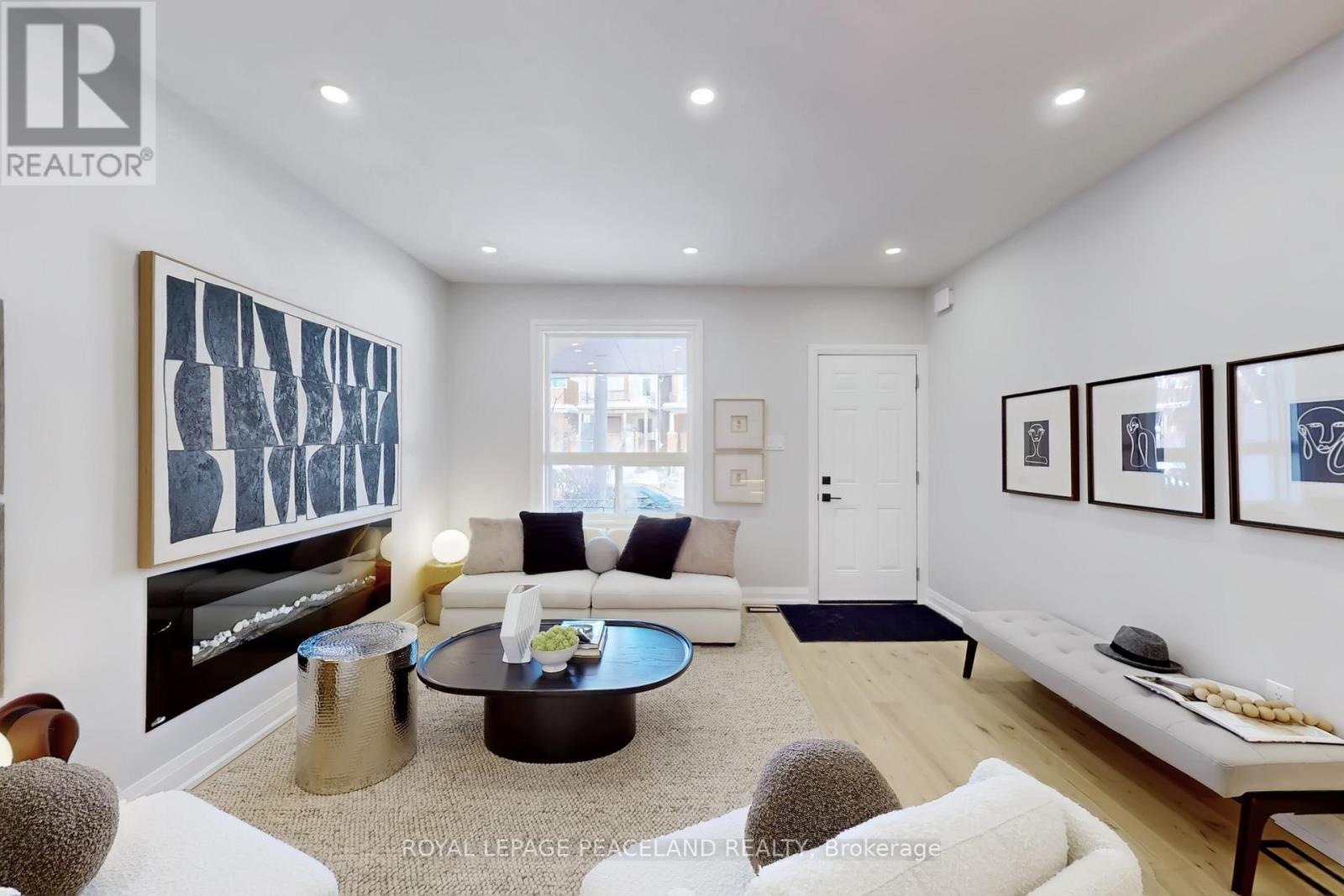 101 Marchmount Road, Toronto, ON - Indoor Photo Showing Living Room