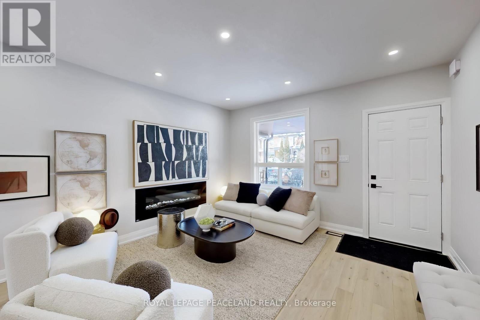 101 Marchmount Road, Toronto, ON - Indoor Photo Showing Living Room