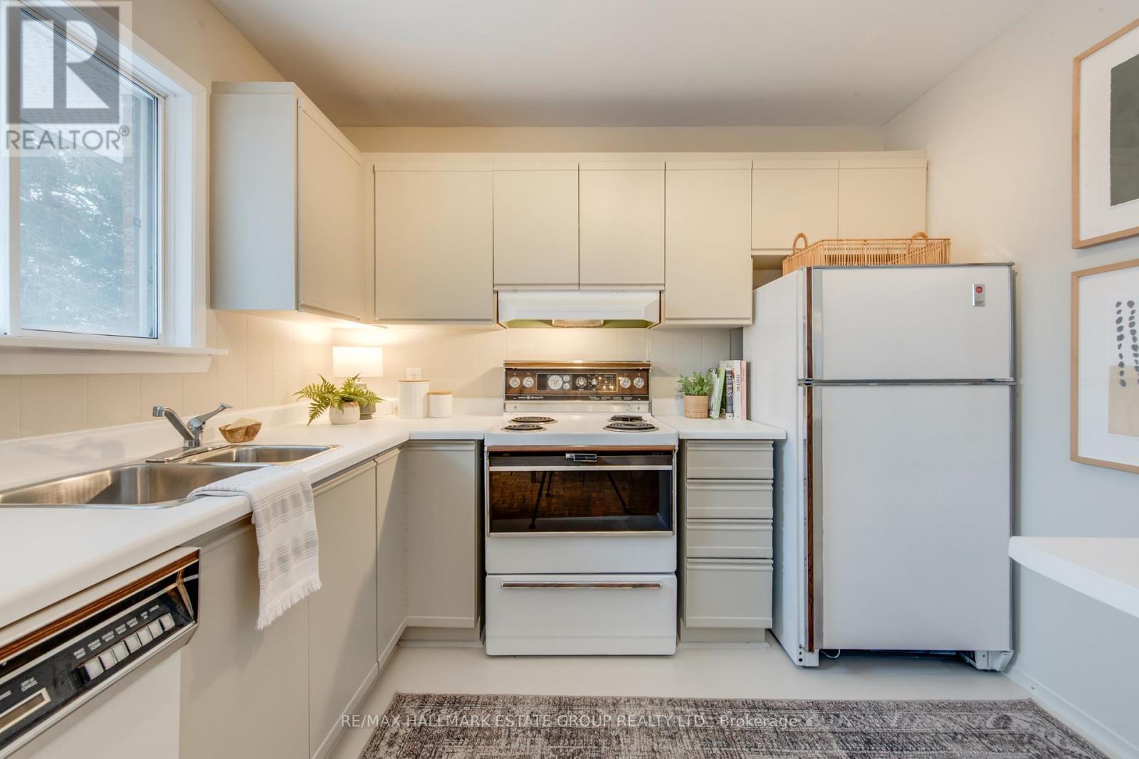 45 Meadowvale Road, Toronto, ON - Indoor Photo Showing Kitchen With Double Sink