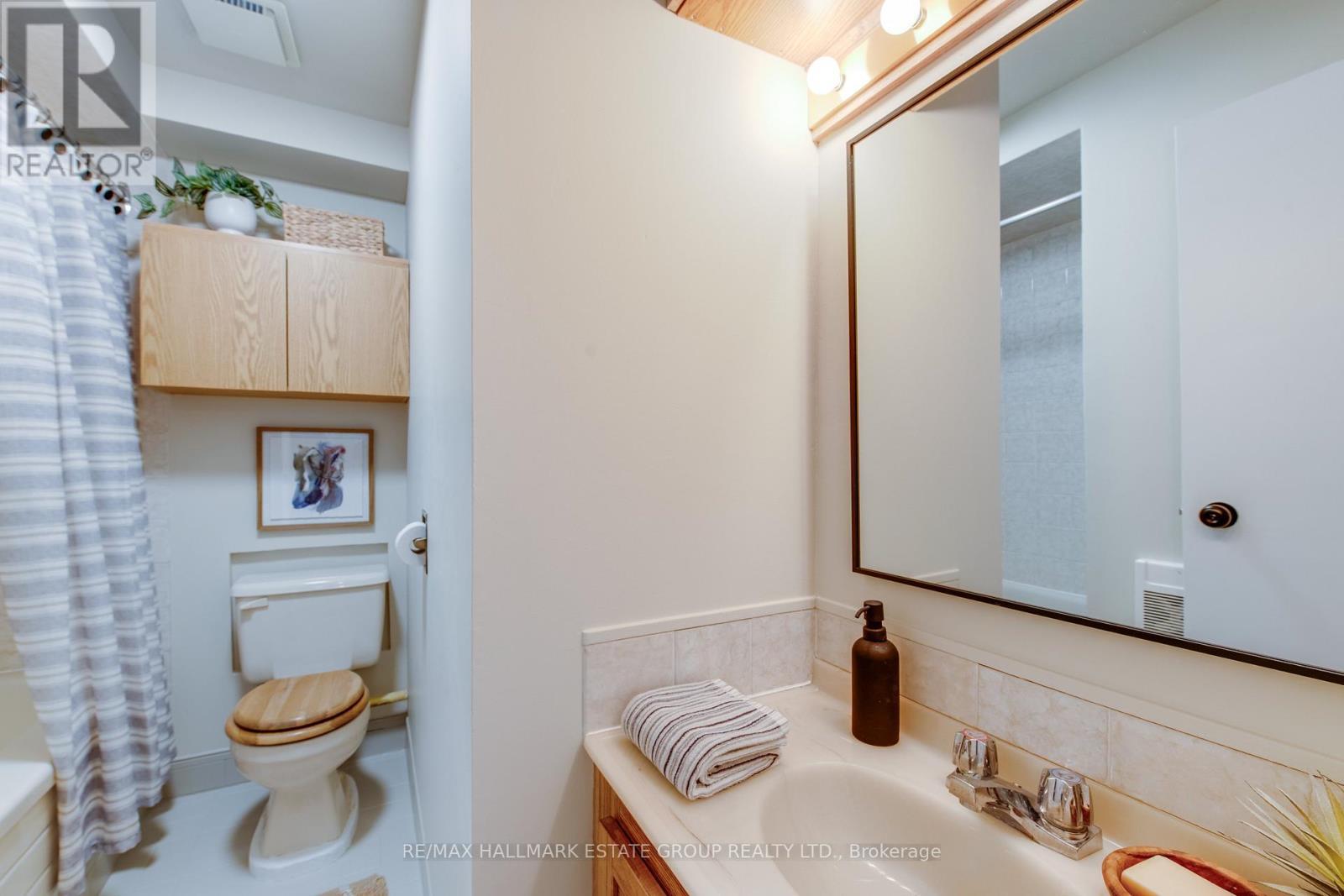 45 Meadowvale Road, Toronto, ON - Indoor Photo Showing Bathroom