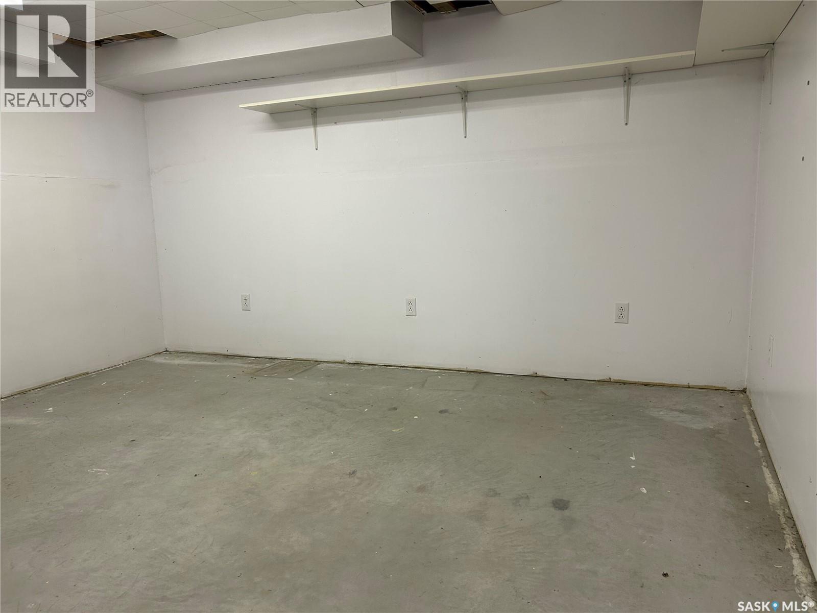 1475 Mather Crescent, Estevan, SK - Indoor Photo Showing Garage