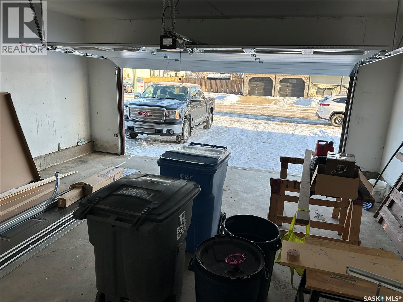 1475 Mather Crescent, Estevan, SK - Indoor Photo Showing Garage