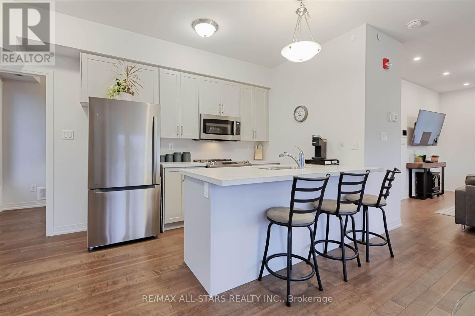 301 - 164 Cemetery Road, Uxbridge, ON - Indoor Photo Showing Kitchen