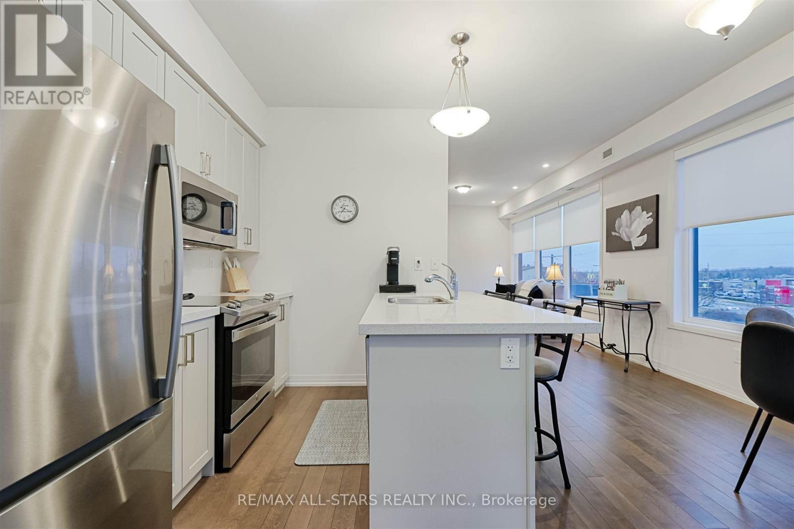 301 - 164 Cemetery Road, Uxbridge, ON - Indoor Photo Showing Kitchen With Upgraded Kitchen