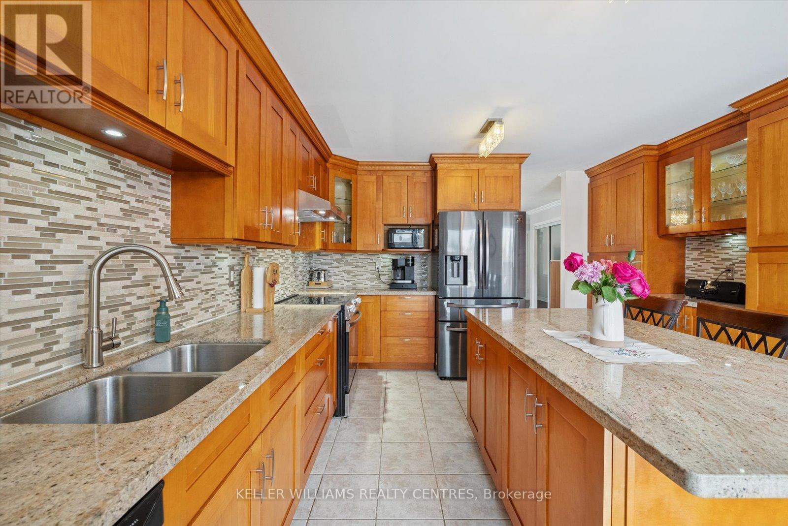 76 Kerfoot Street, Georgina, ON - Indoor Photo Showing Kitchen With Double Sink With Upgraded Kitchen