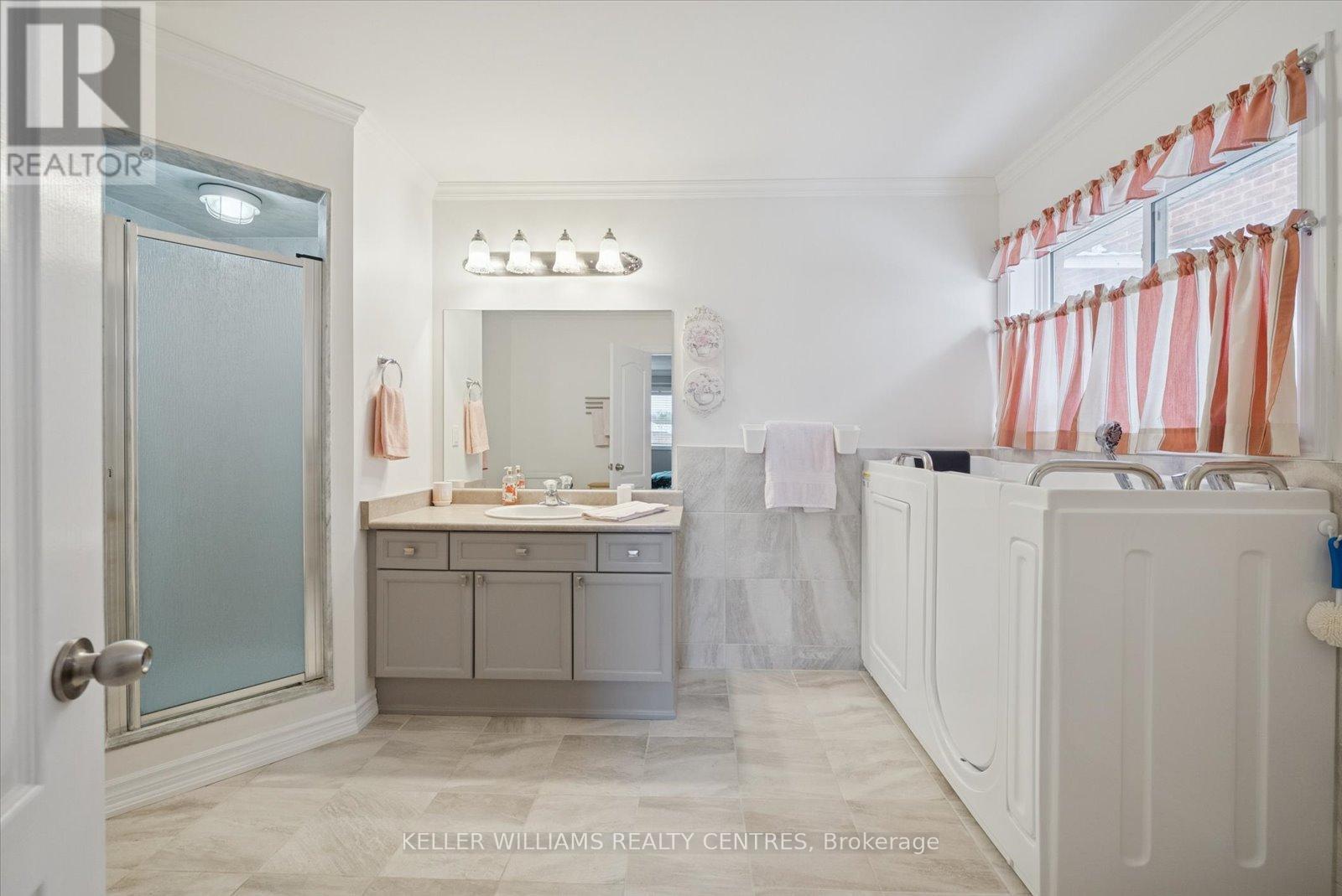 76 Kerfoot Street, Georgina, ON - Indoor Photo Showing Laundry Room