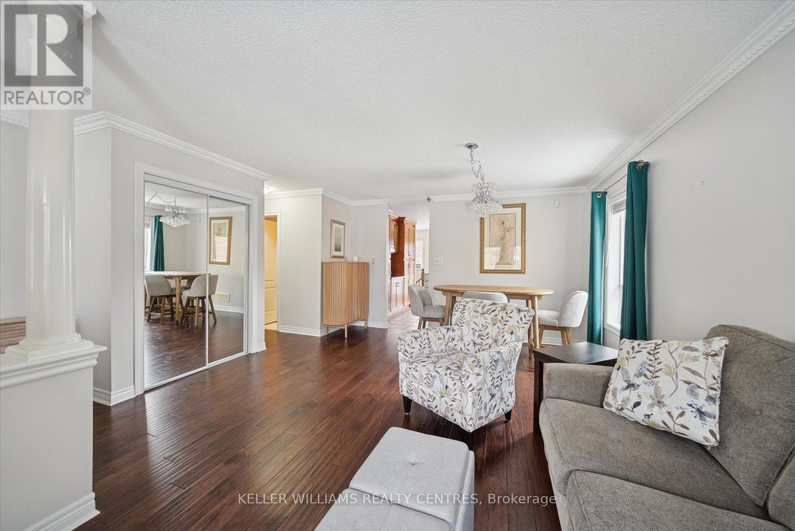 76 Kerfoot Street, Georgina, ON - Indoor Photo Showing Living Room