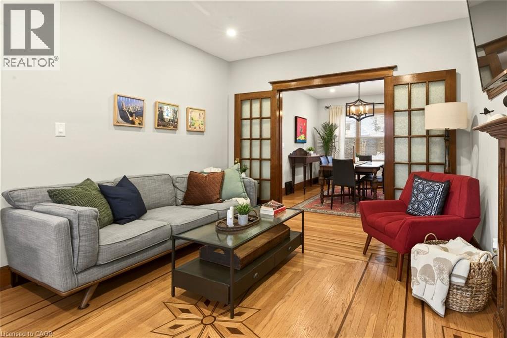 22 Mill Street, Hamilton, ON - Indoor Photo Showing Living Room