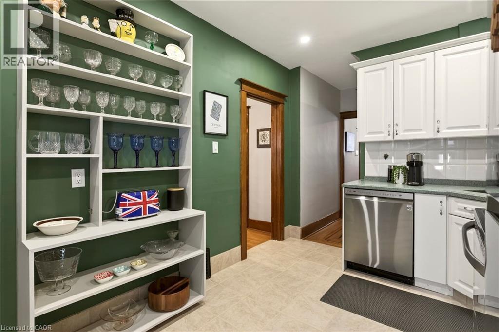 22 Mill Street, Hamilton, ON - Indoor Photo Showing Kitchen