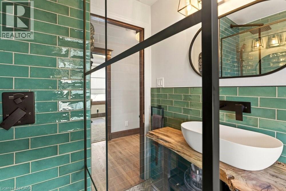 22 Mill Street, Hamilton, ON - Indoor Photo Showing Other Room