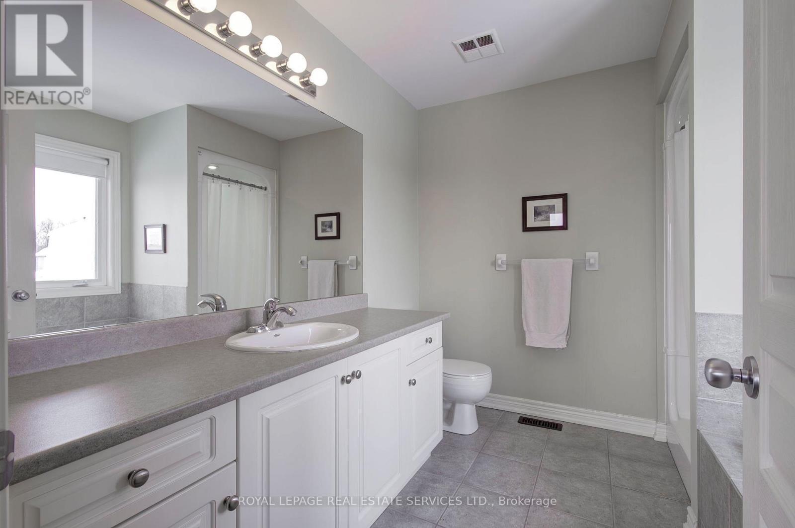 2275 Littondale Lane, Oakville, ON - Indoor Photo Showing Bathroom