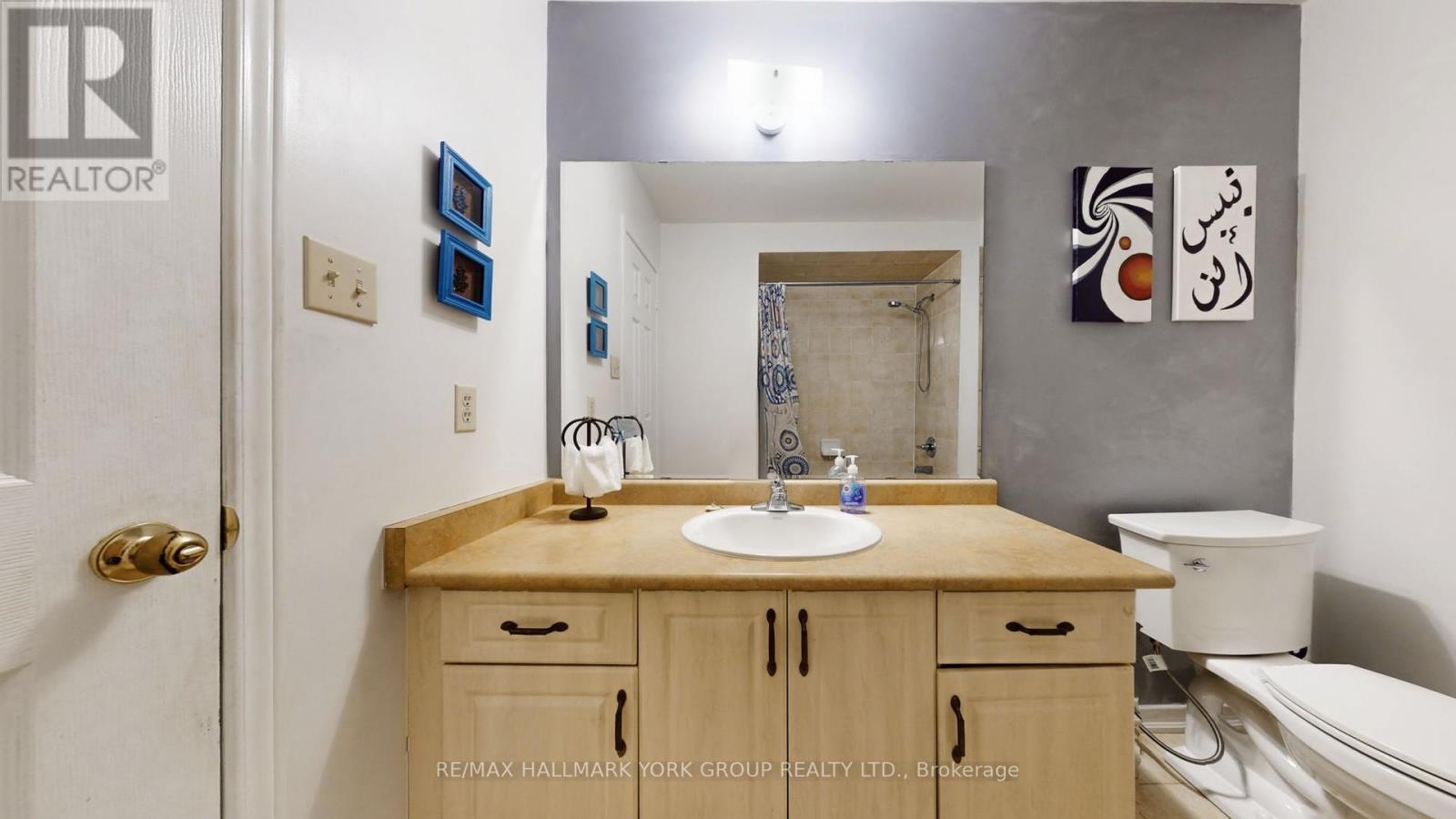 86 Petermann Street, Aurora, ON - Indoor Photo Showing Bathroom