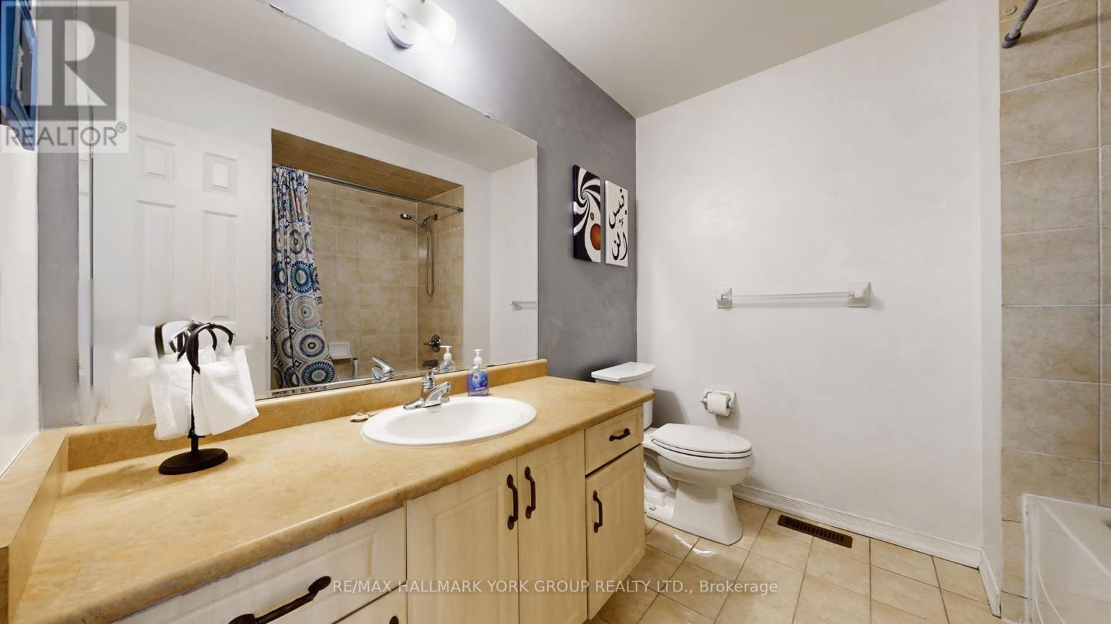 86 Petermann Street, Aurora, ON - Indoor Photo Showing Bathroom