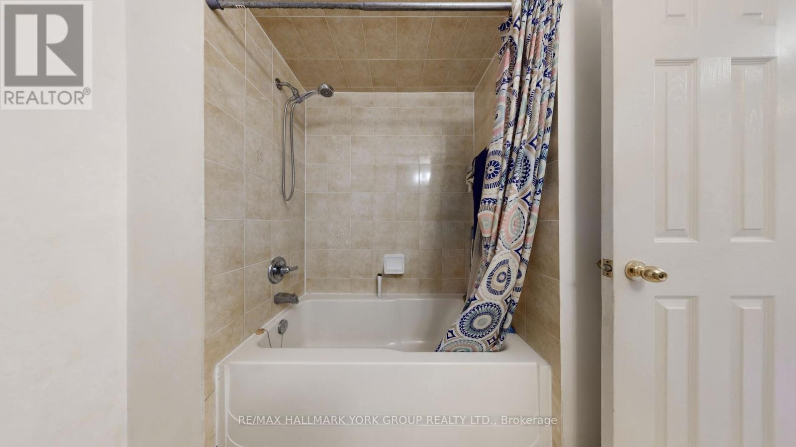 86 Petermann Street, Aurora, ON - Indoor Photo Showing Bathroom