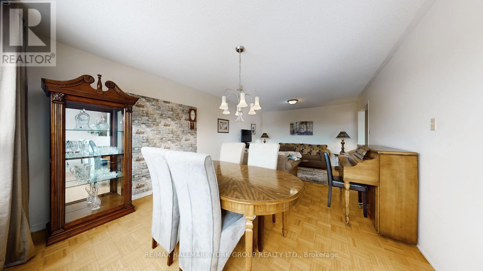 86 Petermann Street, Aurora, ON - Indoor Photo Showing Dining Room