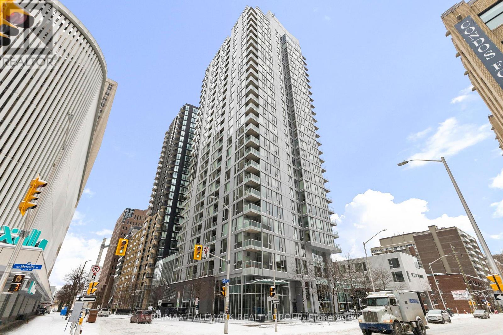 1010 - 179 Metcalfe Street, Ottawa, ON - Outdoor With Facade