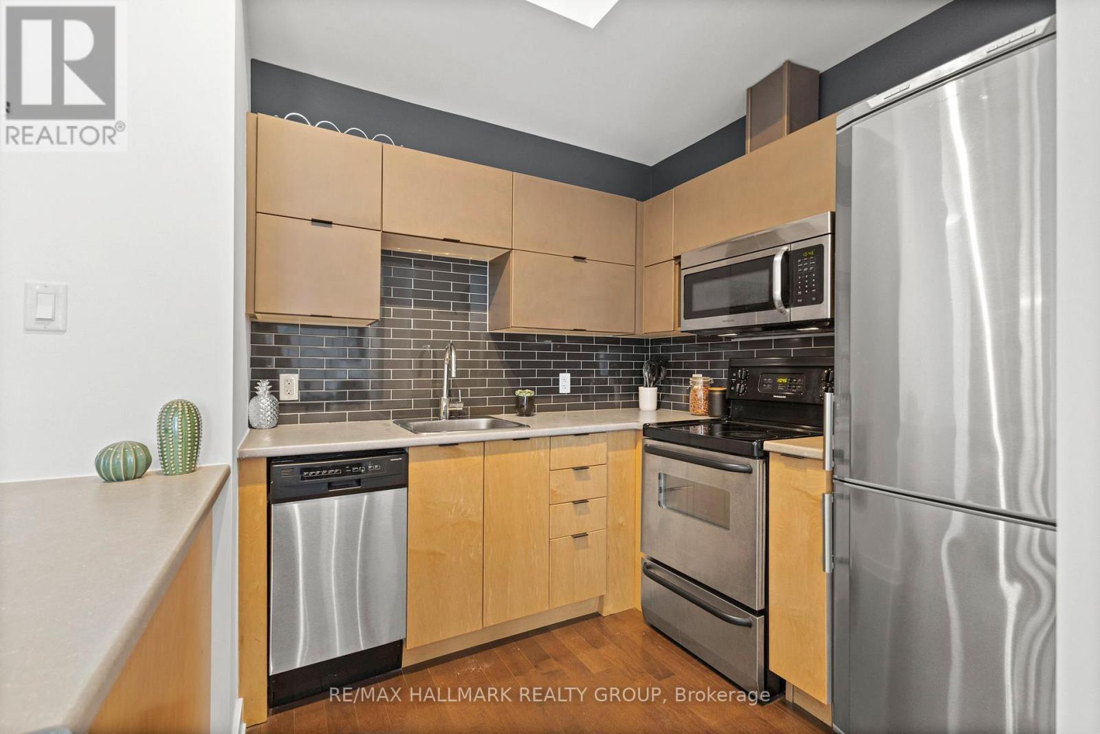 1010 - 179 Metcalfe Street, Ottawa, ON - Indoor Photo Showing Kitchen