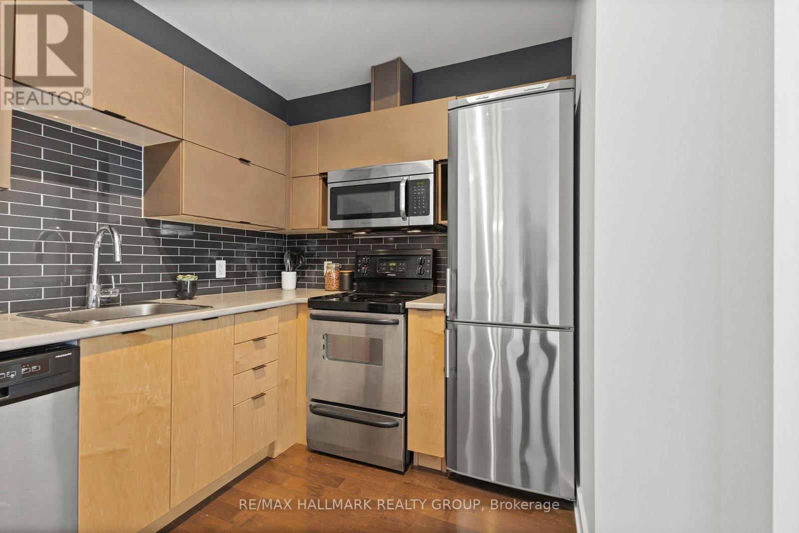 1010 - 179 Metcalfe Street, Ottawa, ON - Indoor Photo Showing Kitchen