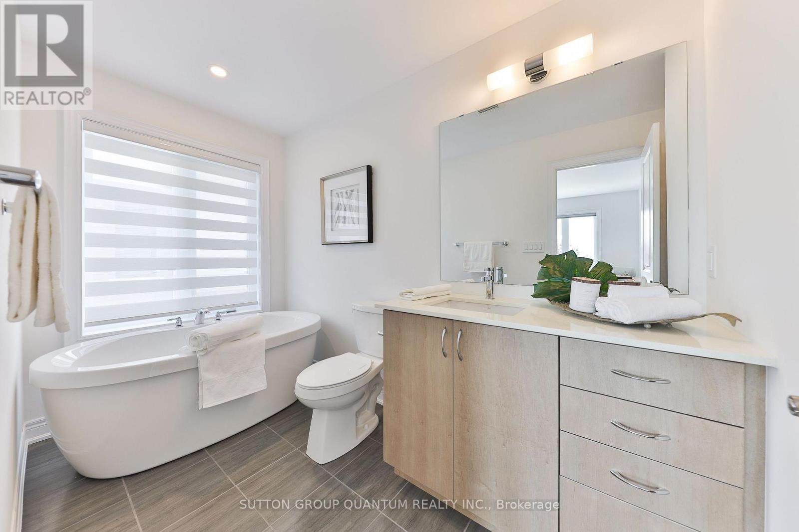 2168 Postmaster Drive, Oakville, ON - Indoor Photo Showing Bathroom