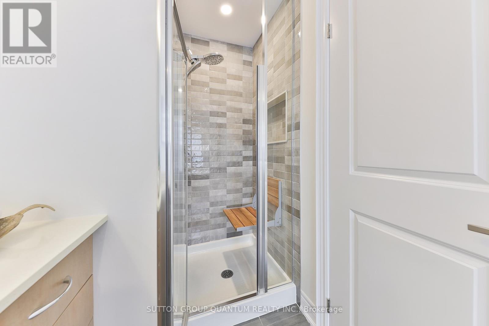 2168 Postmaster Drive, Oakville, ON - Indoor Photo Showing Bathroom