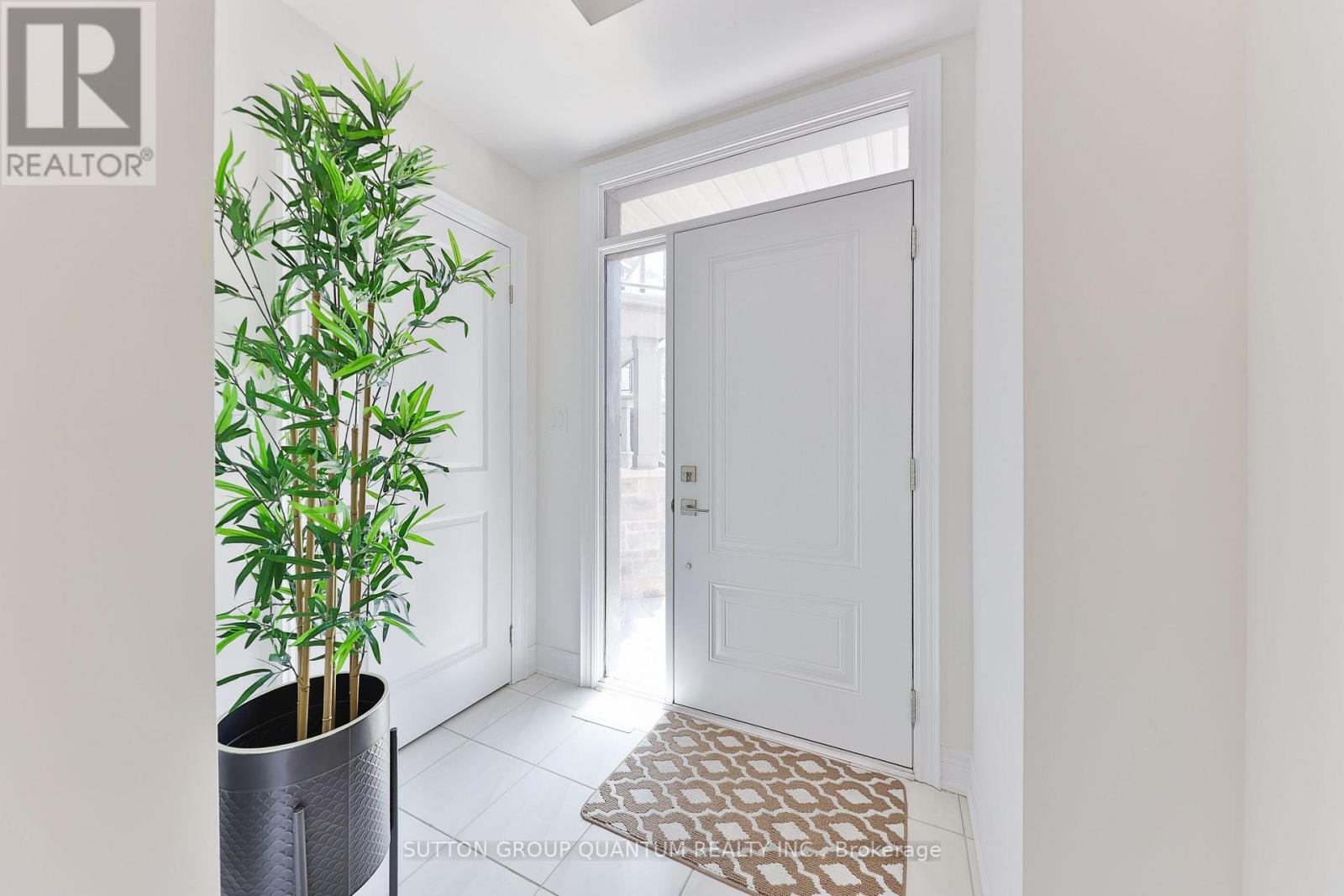 2168 Postmaster Drive, Oakville, ON - Indoor Photo Showing Other Room