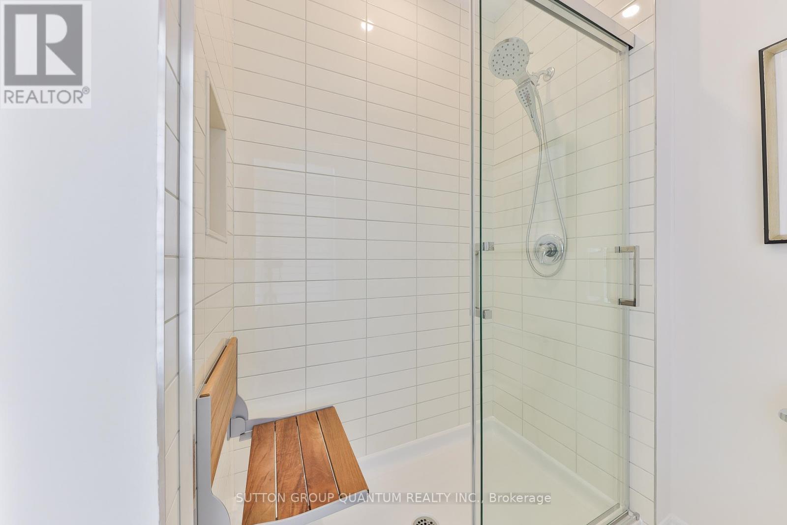 2168 Postmaster Drive, Oakville, ON - Indoor Photo Showing Bathroom