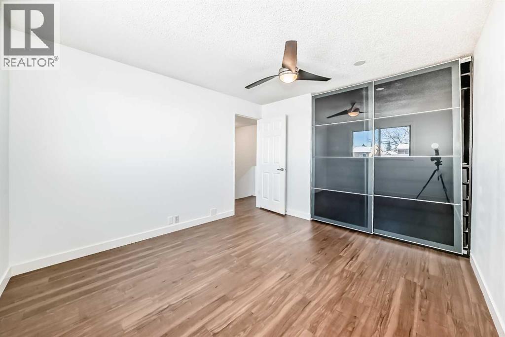 60 Erin Mount Crescent Se, Calgary, AB - Indoor Photo Showing Other Room