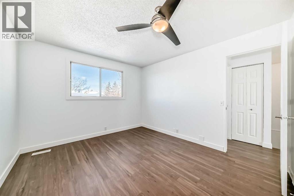 60 Erin Mount Crescent Se, Calgary, AB - Indoor Photo Showing Other Room