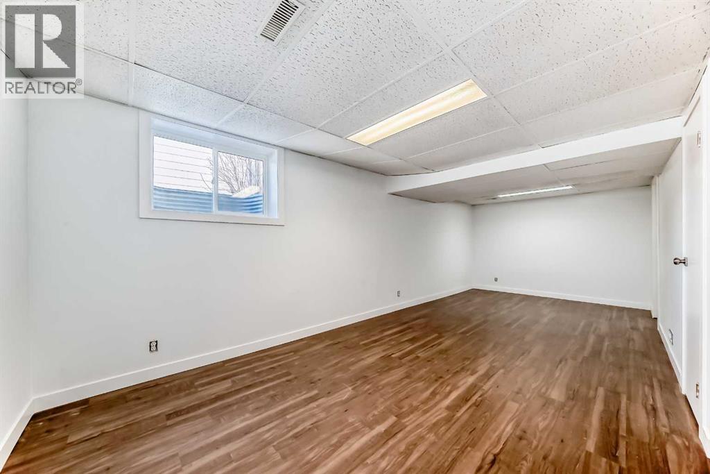 60 Erin Mount Crescent Se, Calgary, AB - Indoor