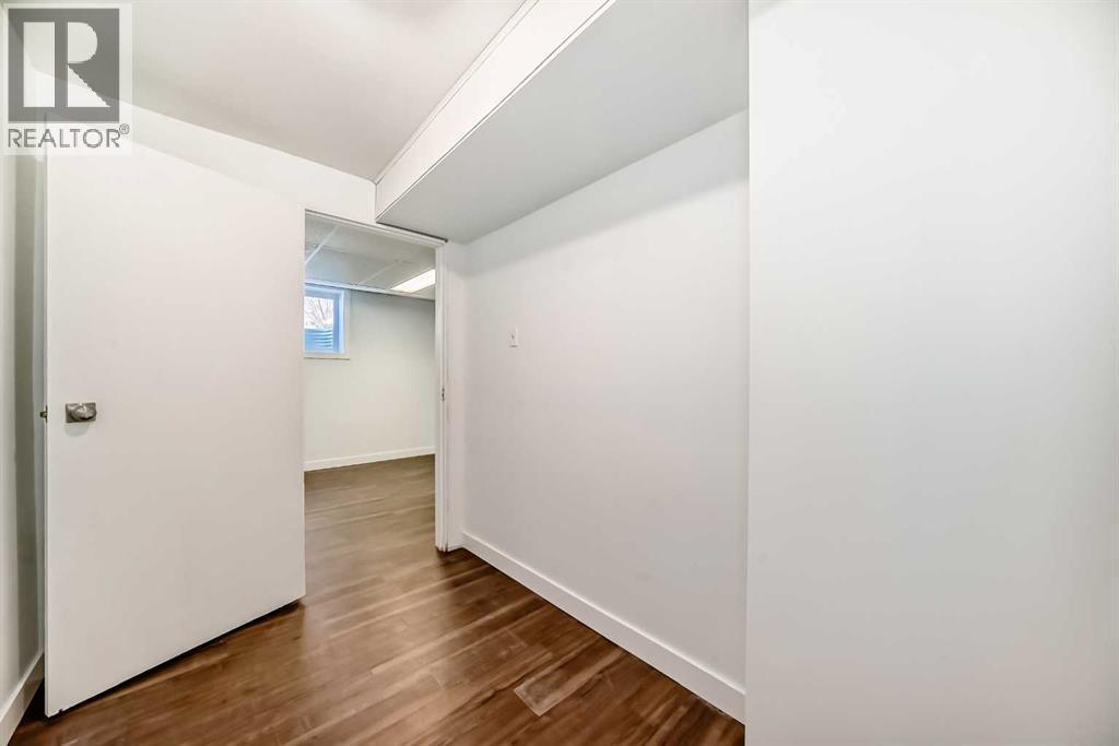 60 Erin Mount Crescent Se, Calgary, AB - Indoor Photo Showing Other Room