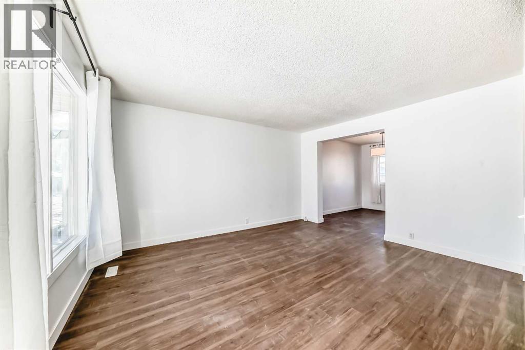 60 Erin Mount Crescent Se, Calgary, AB - Indoor Photo Showing Other Room