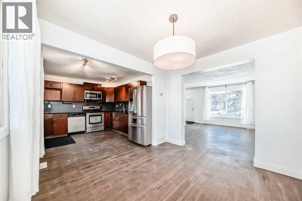 60 Erin Mount Crescent Se, Calgary, AB - Indoor Photo Showing Kitchen