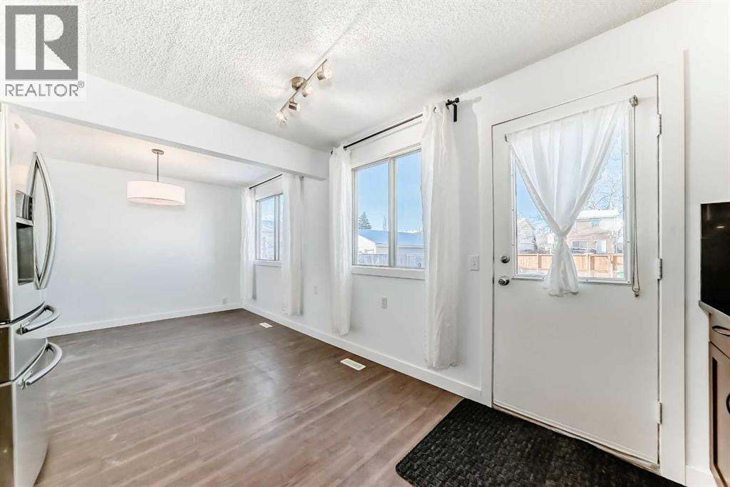 60 Erin Mount Crescent Se, Calgary, AB - Indoor Photo Showing Other Room