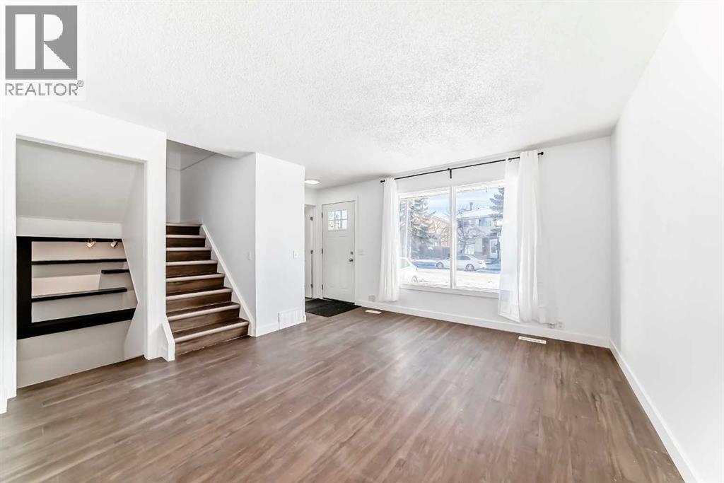 60 Erin Mount Crescent Se, Calgary, AB - Indoor Photo Showing Other Room