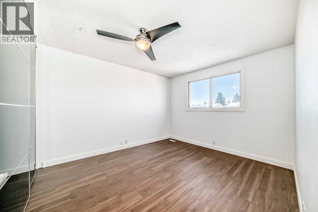 60 Erin Mount Crescent Se, Calgary, AB - Indoor Photo Showing Other Room