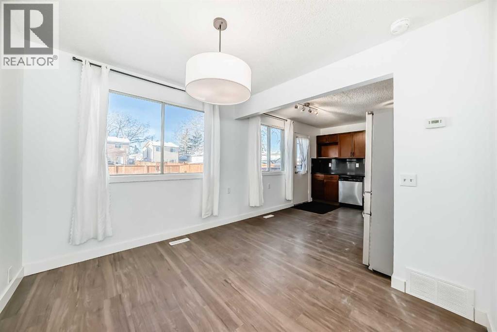 60 Erin Mount Crescent Se, Calgary, AB - Indoor Photo Showing Other Room