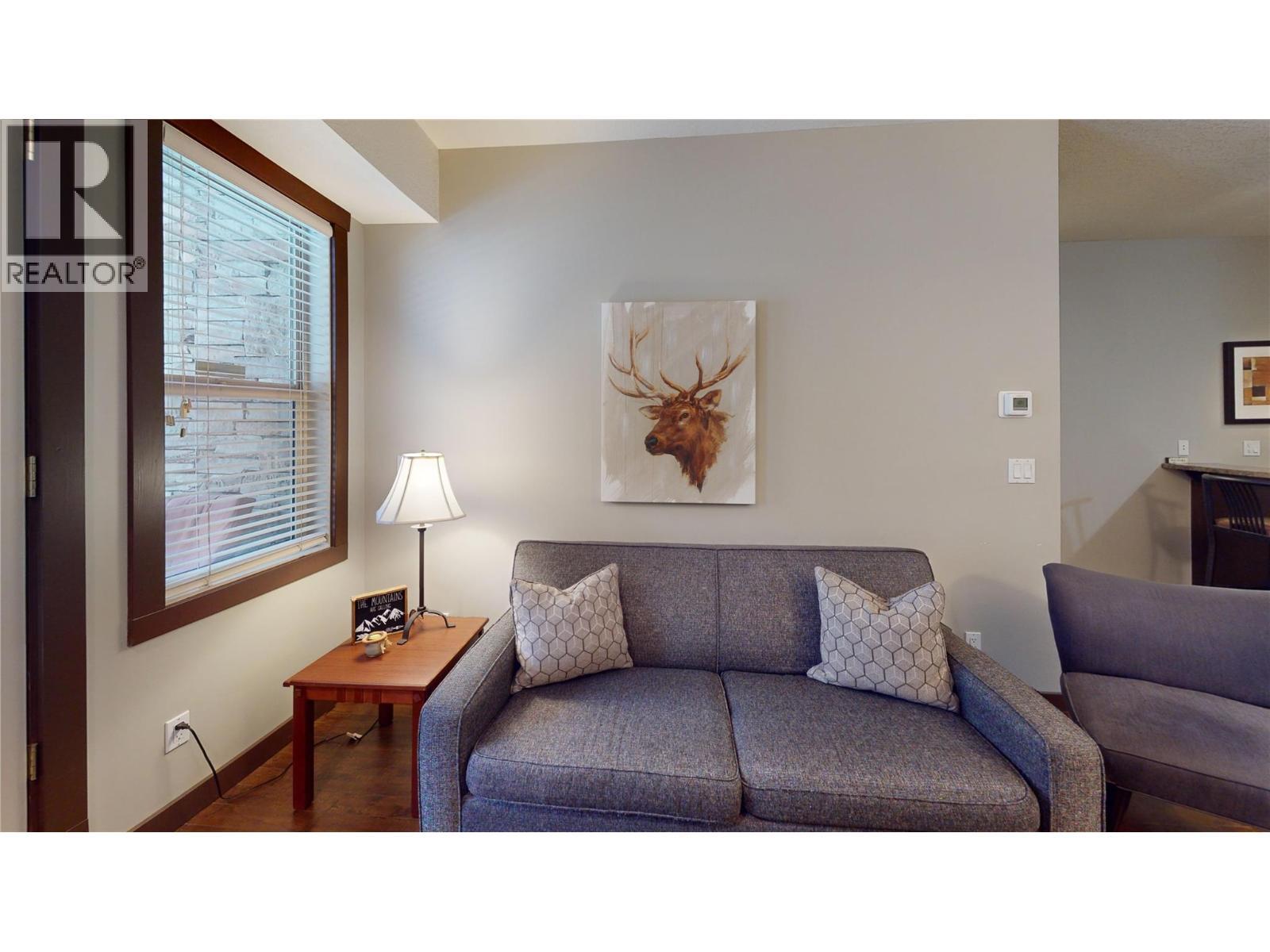 1500 Mcdonald Avenue Unit# 122, Fernie, BC - Indoor Photo Showing Living Room