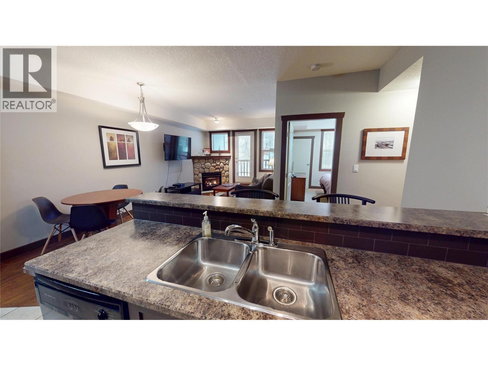 1500 Mcdonald Avenue Unit# 122, Fernie, BC - Indoor Photo Showing Kitchen With Double Sink
