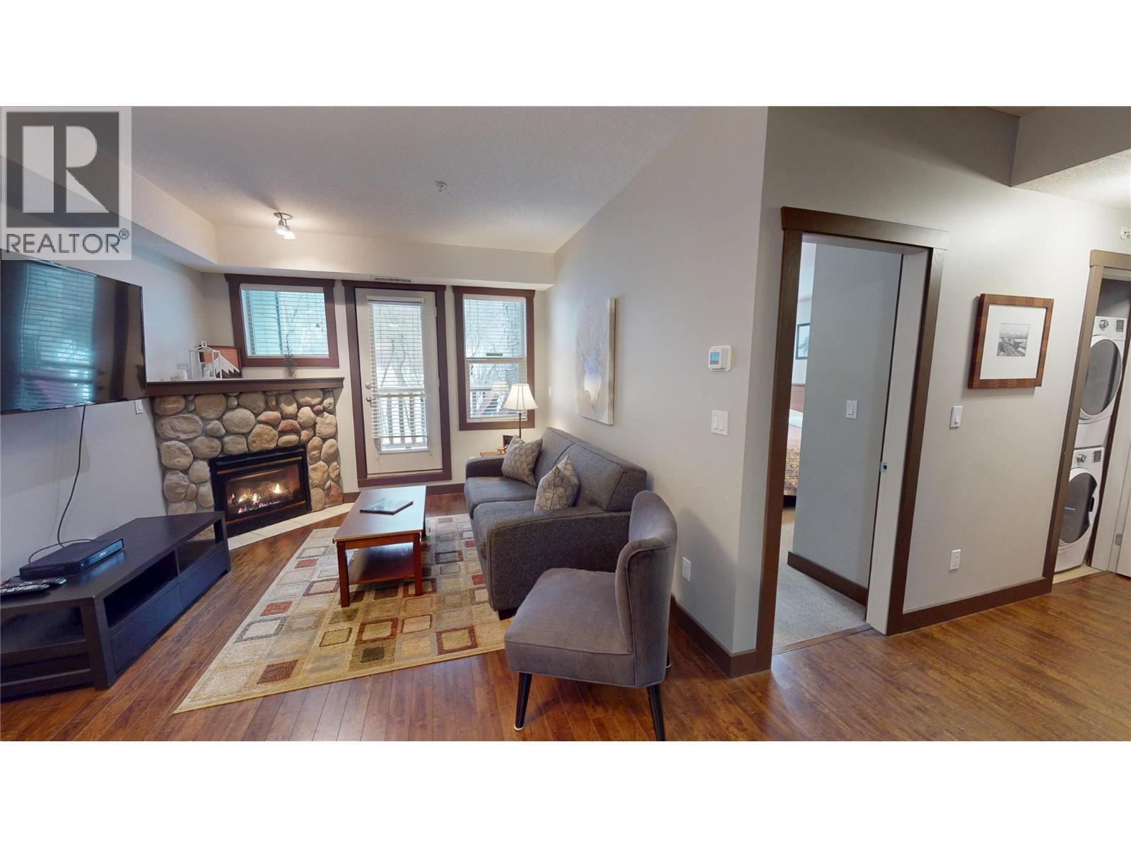 1500 Mcdonald Avenue Unit# 122, Fernie, BC - Indoor Photo Showing Living Room With Fireplace