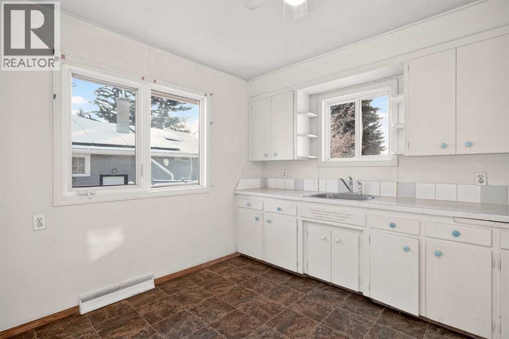 44 Winslow Crescent Sw, Calgary, AB - Indoor Photo Showing Other Room