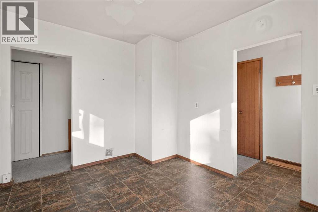 44 Winslow Crescent Sw, Calgary, AB - Indoor Photo Showing Other Room