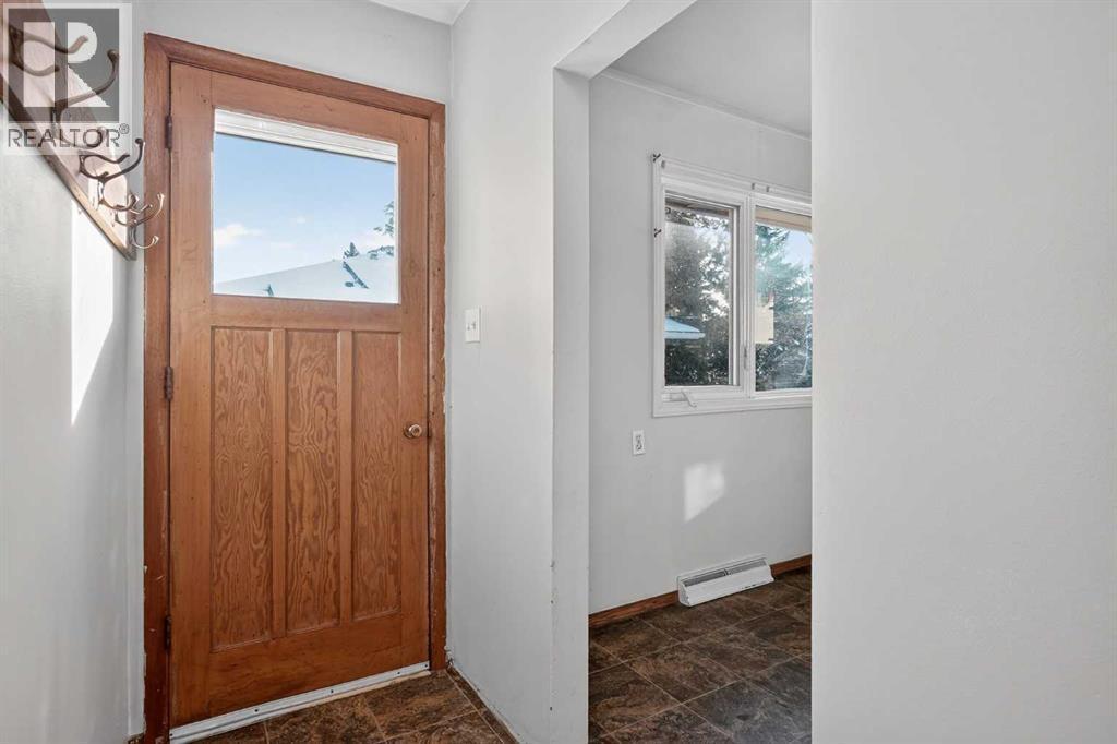 44 Winslow Crescent Sw, Calgary, AB - Indoor Photo Showing Other Room