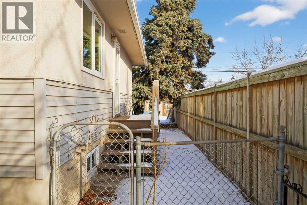 44 Winslow Crescent Sw, Calgary, AB - Outdoor With Exterior