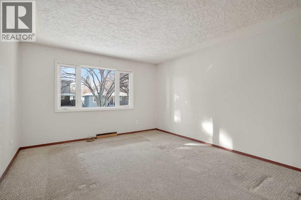 44 Winslow Crescent Sw, Calgary, AB - Indoor Photo Showing Other Room