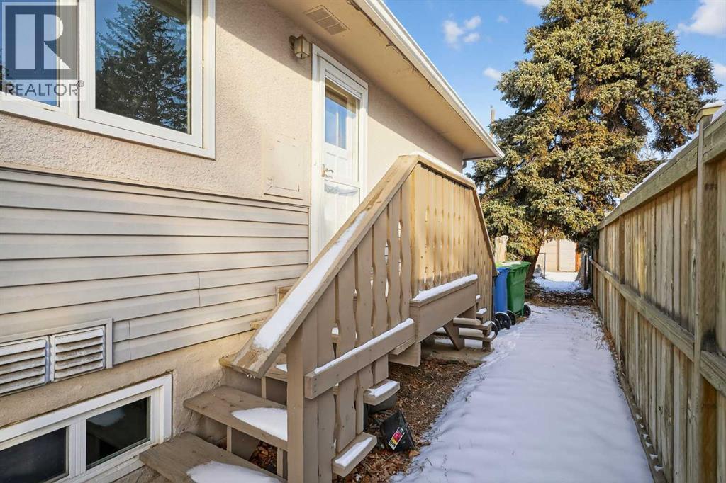 44 Winslow Crescent Sw, Calgary, AB - Outdoor With Exterior