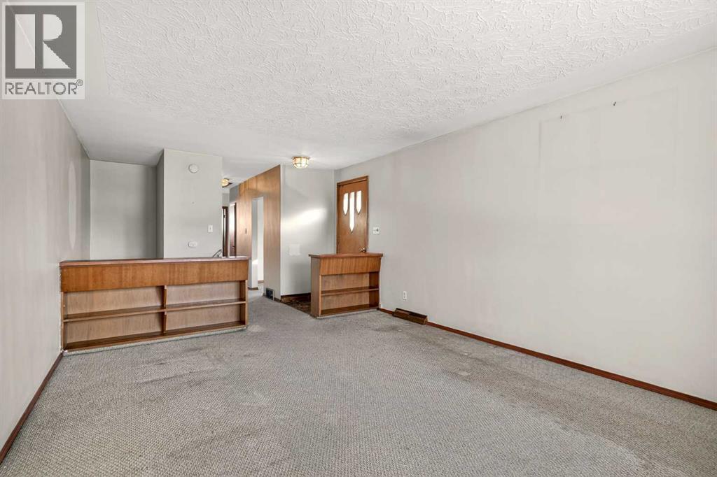 44 Winslow Crescent Sw, Calgary, AB - Indoor Photo Showing Other Room