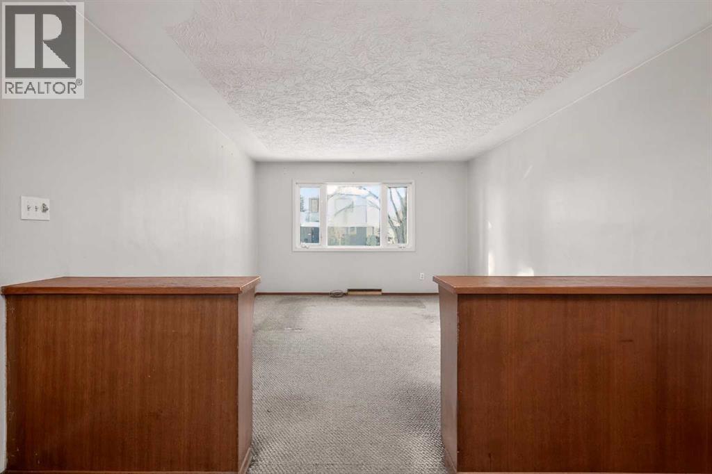 44 Winslow Crescent Sw, Calgary, AB - Indoor Photo Showing Other Room